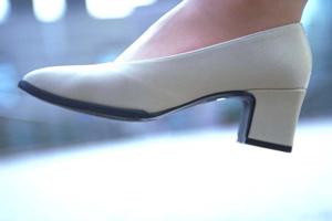 結婚式にぴったりのドレスやパンプス